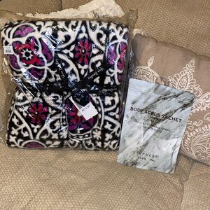 💜🖤🩷NWT Vera Bradley Cozy Bundle Gift Set